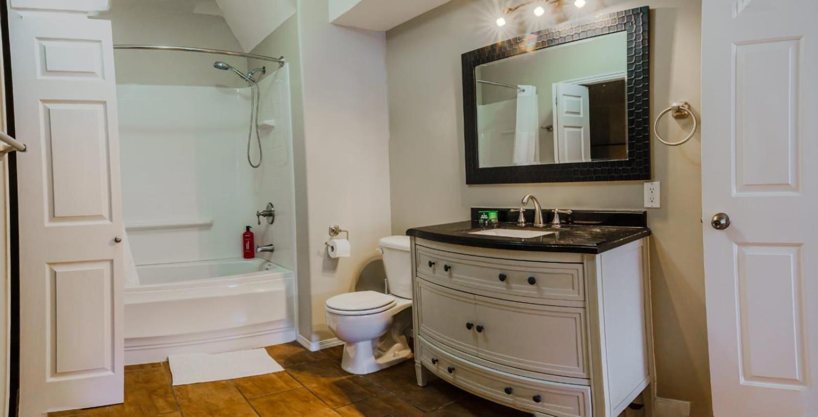 The Blue Door Hotel Grande Prairie Bagian luar foto