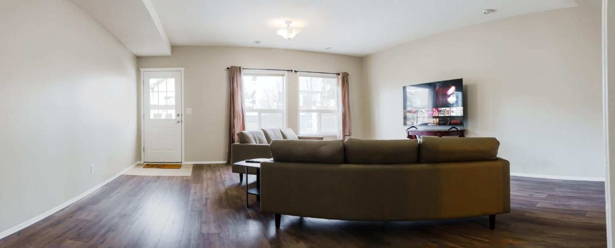 The Blue Door Hotel Grande Prairie Bagian luar foto
