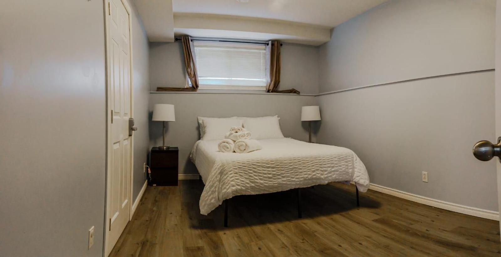 The Blue Door Hotel Grande Prairie Bagian luar foto