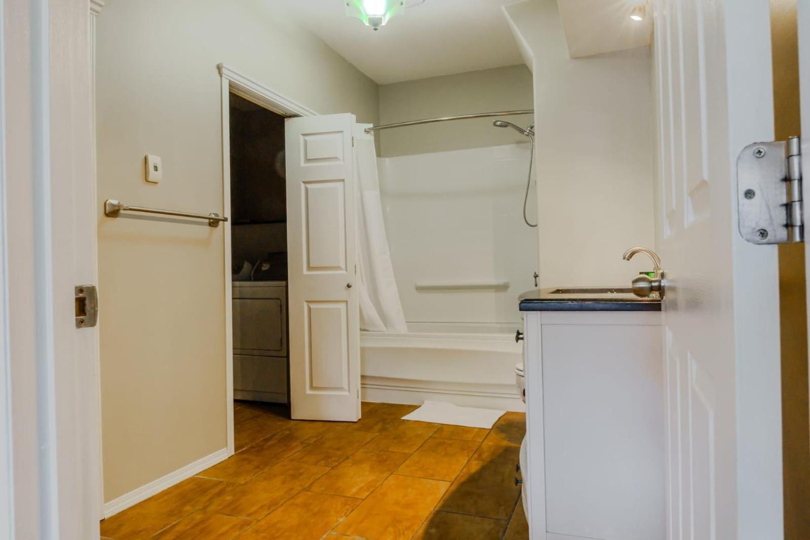 The Blue Door Hotel Grande Prairie Bagian luar foto