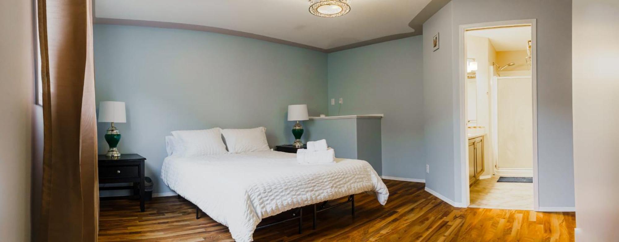 The Blue Door Hotel Grande Prairie Bagian luar foto