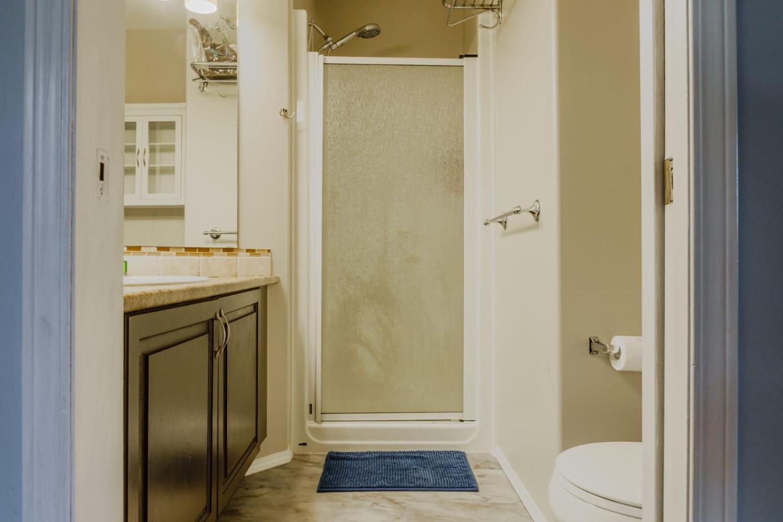 The Blue Door Hotel Grande Prairie Bagian luar foto